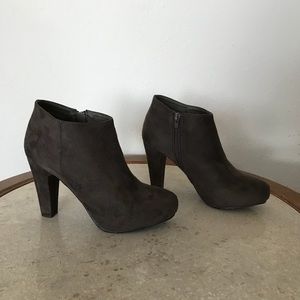 Price FIRM Alexis Harrison Suede Taupe Bootie SZ 7